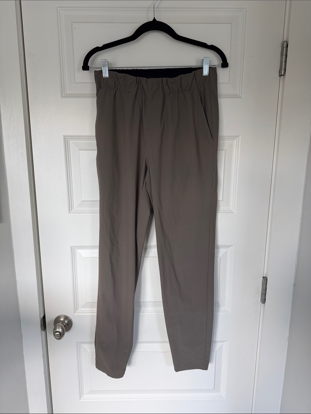 Vuori Relaxed Elastic-Waist Pants in Taupe